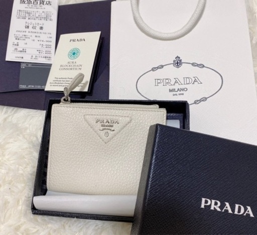 PRADA 二つ折り財布美品