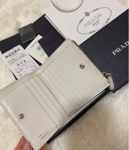 PRADA 二つ折り財布美品