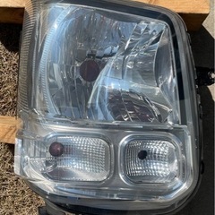 日産NV100クリッパーバン ハロゲンヘッドライト右側 中古品