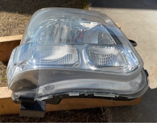 日産NV100クリッパーバン ハロゲンヘッドライト右側 中古品