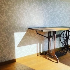 値下げしました【八丈島内・3月限定】ミシン台リメイクテーブル