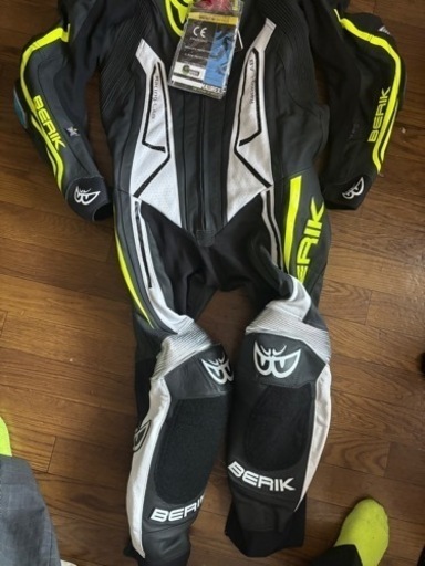 レーシングスーツ