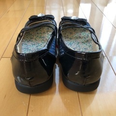 新品未使用　　キッズ靴　23センチの画像