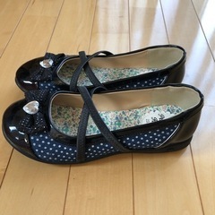 新品未使用　　キッズ靴　23センチの画像