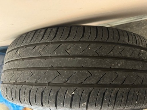 車のパーツ タイヤ、ホイール