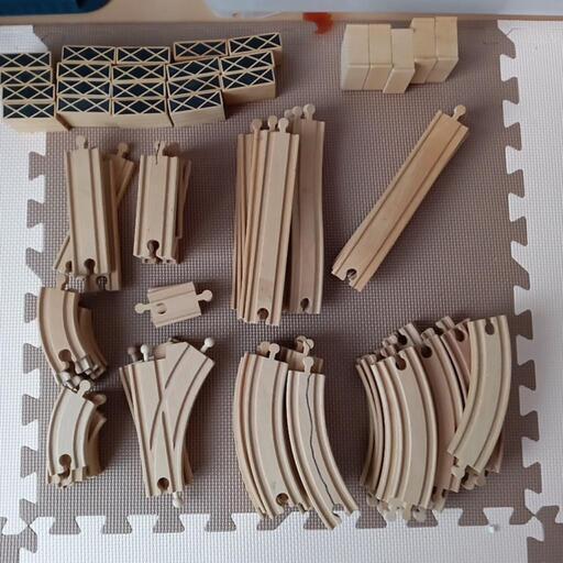 （受け渡し予定者決まりました）値下げしました！木のレール玩具（BRIOとその互換品含む）