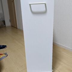 ニトリ　キャスター付き収納　本棚の画像