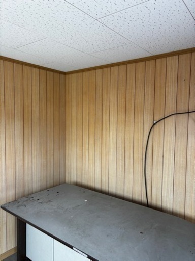 プレハブ小屋