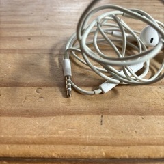 『受け渡し決定』レア出品　Apple純正品　iPhone 有線　イヤホン　中古品の画像