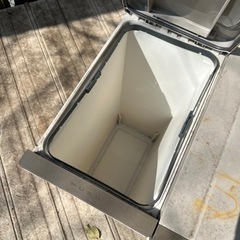 分別ゴミ箱　中は綺麗ですの画像