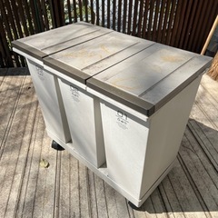 分別ゴミ箱　中は綺麗ですの画像