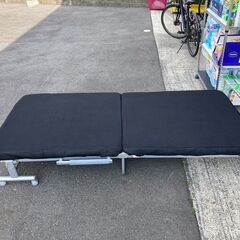 A-552　折りたたみ可能、シングルベッド ブラックカラーです　