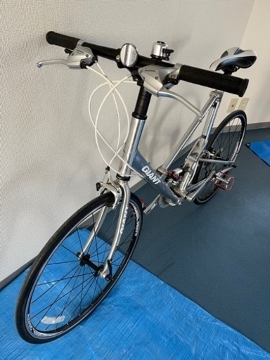 ★5,000円off！　ジャイアント GIANT MR4F  アルミ 折りたたみ自転車 ミニベロ 24インチ  2×8速 シルバー　専用ローラー付きキャリーバッグ付 ☆5，000円off！ ジャイアント GIANT MR4F アルミ 折りたたみ自転車