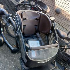 ｃ54🌈　電動自転車・リサイクル専門店　🔵　ご試乗をしてから、ご購入できます。🔴  🌕️２０インチ、チャイルドシート、３人乗り、２人乗り、１人乗り、電動アシスト自転車  🔵土日もお子様と土足のまま、いろいろなタイプのご試乗が可能です。  🔴安心の無料保証；点検サービス付き🟢バカ良心的な中古電動自転車屋です。  🟢バカ良心的な電動自転車屋です。🌈ブリヂストン、ヤマハ共同生産モデル。  🔴バッテリーは、新品の９０％以上の性能を保持してコンディション良好です。  🟢１回の充電で３０ｋｍ程度の画像
