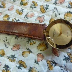 スイス製・紳士用腕時計・piere cardin /ゴールド色の美品！QUARTS稼働になります、電池切れ致しています。の画像