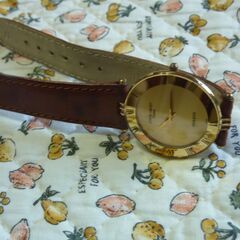 スイス製・紳士用腕時計・piere cardin /ゴールド色の美品！QUARTS稼働になります、電池切れ致しています。の画像