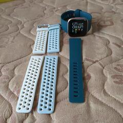 値下げしました　スマートウォッチ　フィットビット　fitbit versa2の画像
