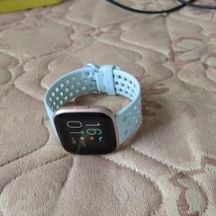 値下げしました　スマートウォッチ　フィットビット　fitbit versa2の画像