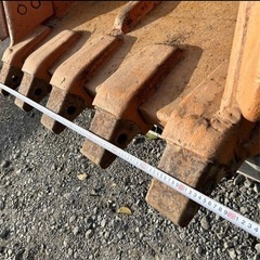 d215604 メーカー不明 ユンボ バケット 建機 重機 海外 建設機械 アタッチメント ヤンマー 部品 パーツ 宮城県 現状品 中古品の画像