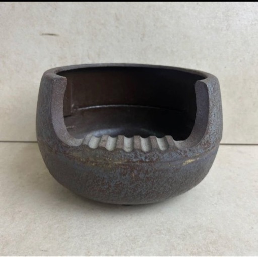 k109601 伝統工芸 工芸美術 茶道 風炉釜 面取風炉 道安風炉 鉄風炉 在銘 茶道 茶道具 神具 仏具 古物 骨董 古美術 時代 古物 金属工芸