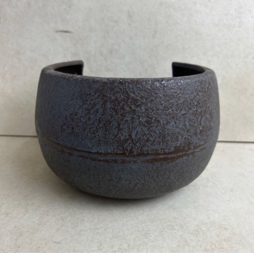 k109601 伝統工芸 工芸美術 茶道 風炉釜 面取風炉 道安風炉 鉄風炉 在銘 茶道 茶道具 神具 仏具 古物 骨董 古美術 時代 古物 金属工芸