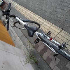 美品☆LASSIG[レッシグ]700cクロスバイク 7speed/ホワイトの画像