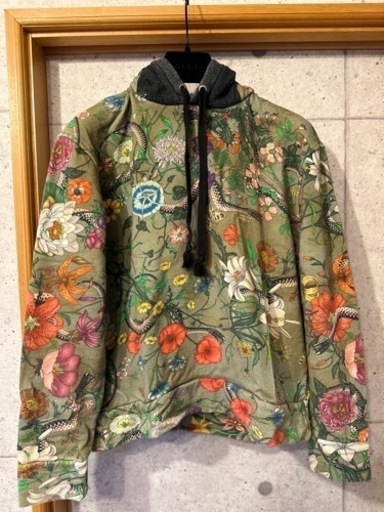 着心地バツグン！男女兼用でも着れるGUCCIパーカー