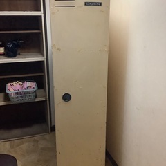 いい感じに寂れたロッカー