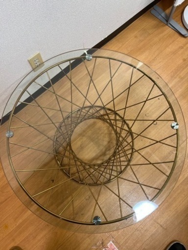 美品　オシャレな　丸型　ガラステーブル　センターテーブル　ダイニングテーブル　リビング　　　　　　　　　　　　　　