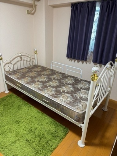 最終ピッタリ値引 シモンズシングルベッド(欧風風ベッド)