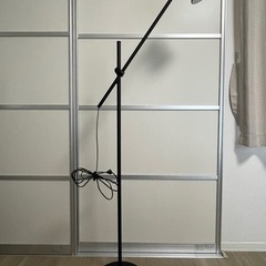 IKEA     フロアランプ    SKURUP  