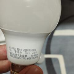 ダイソー　E26 LED電球4個　一日だけ使用　電球色の画像