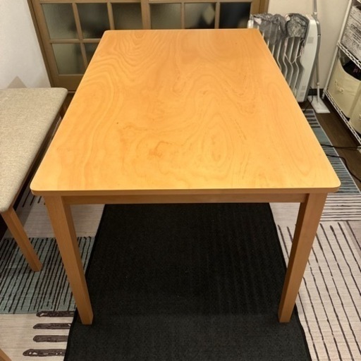 ダイニングテーブル　椅子