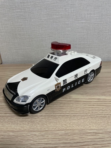 パトカーおもちゃ