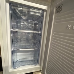 【値下げ】アイリスオーヤマ冷凍庫60Lの画像