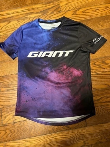 【新品未使用‼️】激レア⁉️giant バックポケットTシャツ