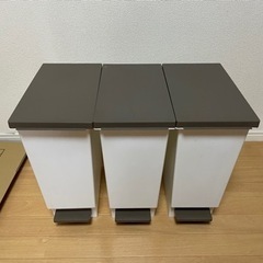 ゴミ箱　踏み式　家具 の画像