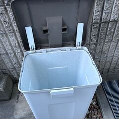 【ご希望に添えずすみませんでした】外置きふた付きごみ箱２　さしあげますの画像