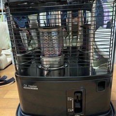 お話し中　オールブラックのコロナ石油ストーブ
