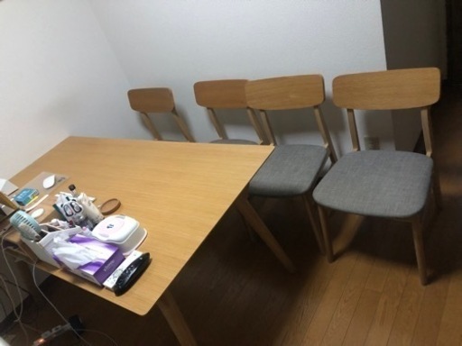 テーブルと椅子4個 (SET)