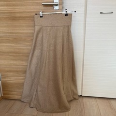 新品未使用！LAUIRスカート