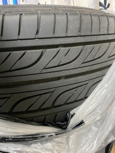 車のパーツ タイヤ、ホイール