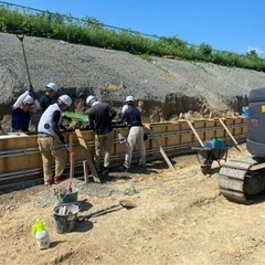 工場内の軽作業。土木工事一式。高待遇。の画像