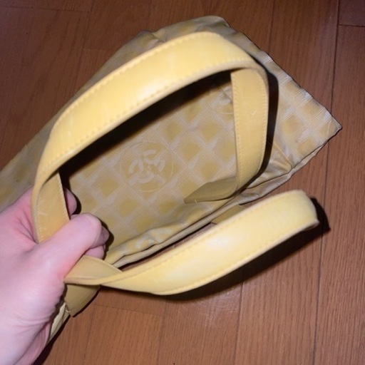 CHANELﾆｭｰﾄﾗﾍﾞﾙ黄色