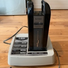 電動自転車のバッテリーと充電器
