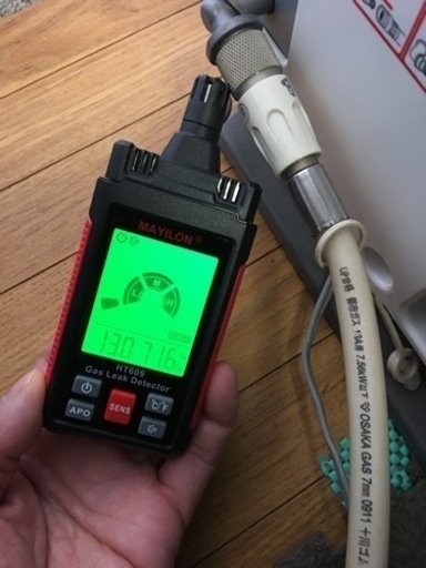ガスファンヒーター(中古品)すぐに暖まります。丈夫なガスホース２mと５m付き。1万円