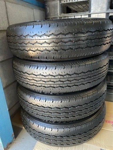 車のパーツ タイヤ、ホイール