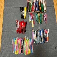 取り引き中　文具　鉛筆　シャープペン　　蛍光ペン　ボールペン