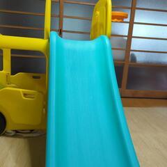 バス　滑り台の画像