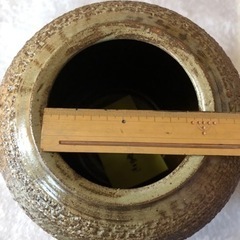 【未使用品】壺　花瓶　生花など　一ツ葉焼　飾り台つきの画像